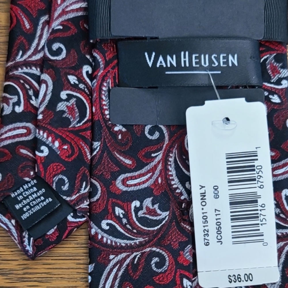 Van Heusen Paisley Red Black Red White Tie - Picture 4 of 5
